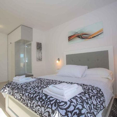 Apartments In Rogoznica 40364 외부 사진