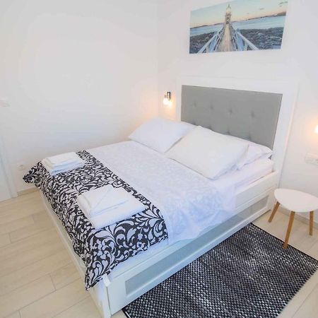 Apartments In Rogoznica 40364 외부 사진
