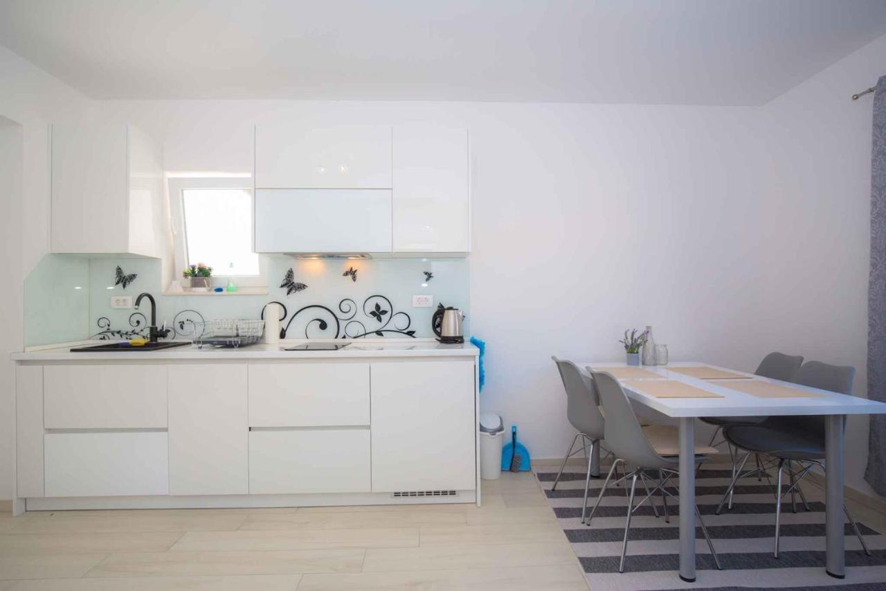 Apartments In Rogoznica 40364 외부 사진