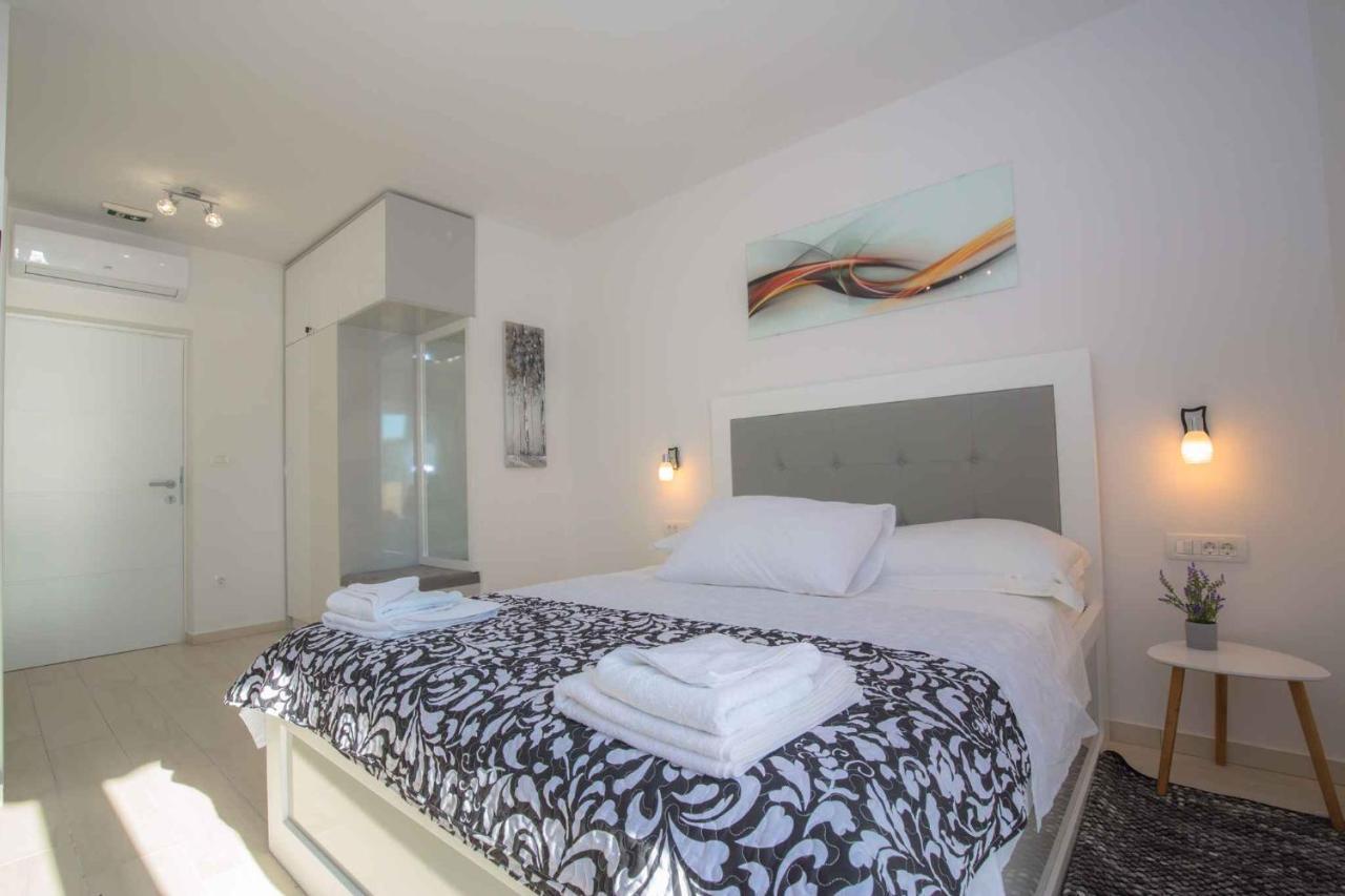 Apartments In Rogoznica 40364 외부 사진