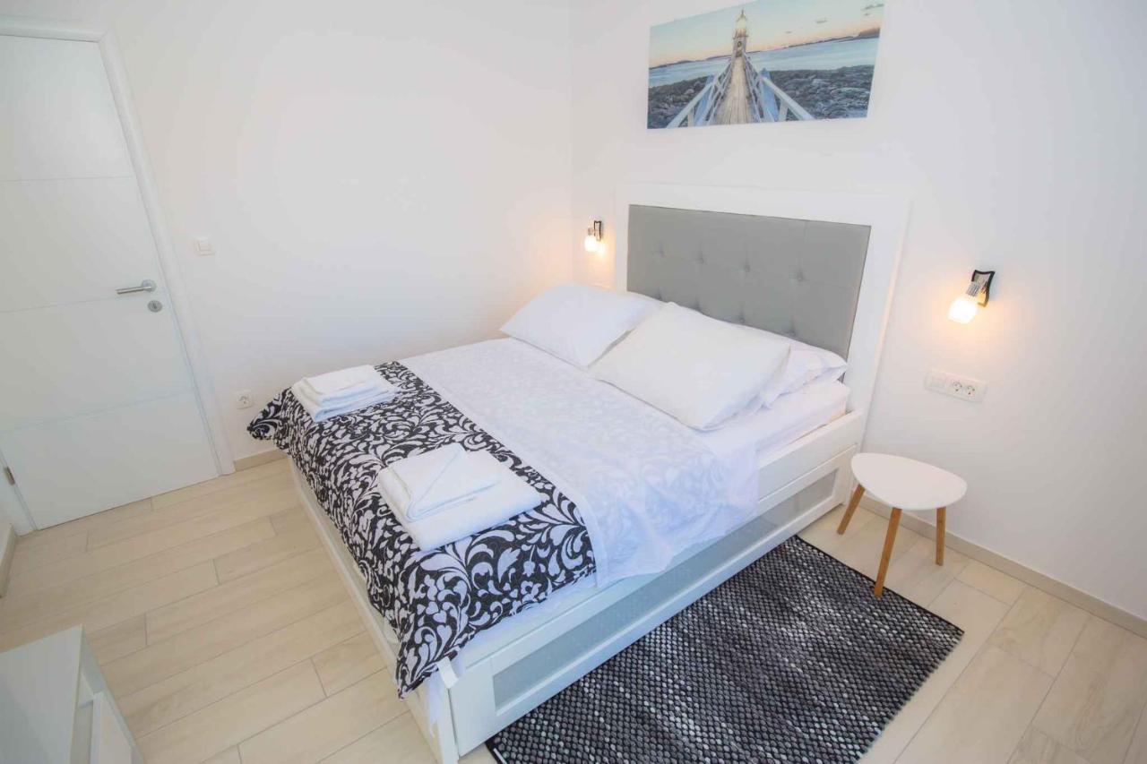 Apartments In Rogoznica 40364 외부 사진