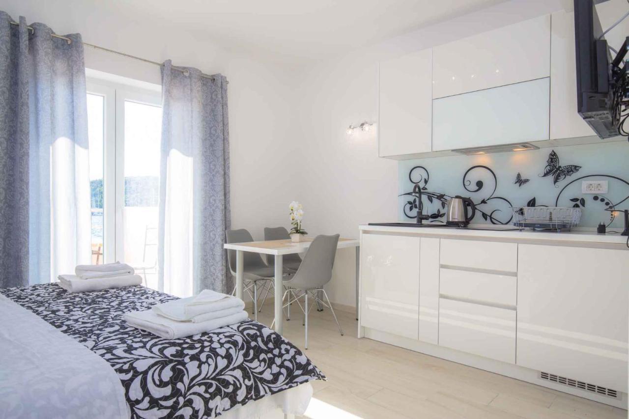 Apartments In Rogoznica 40364 외부 사진