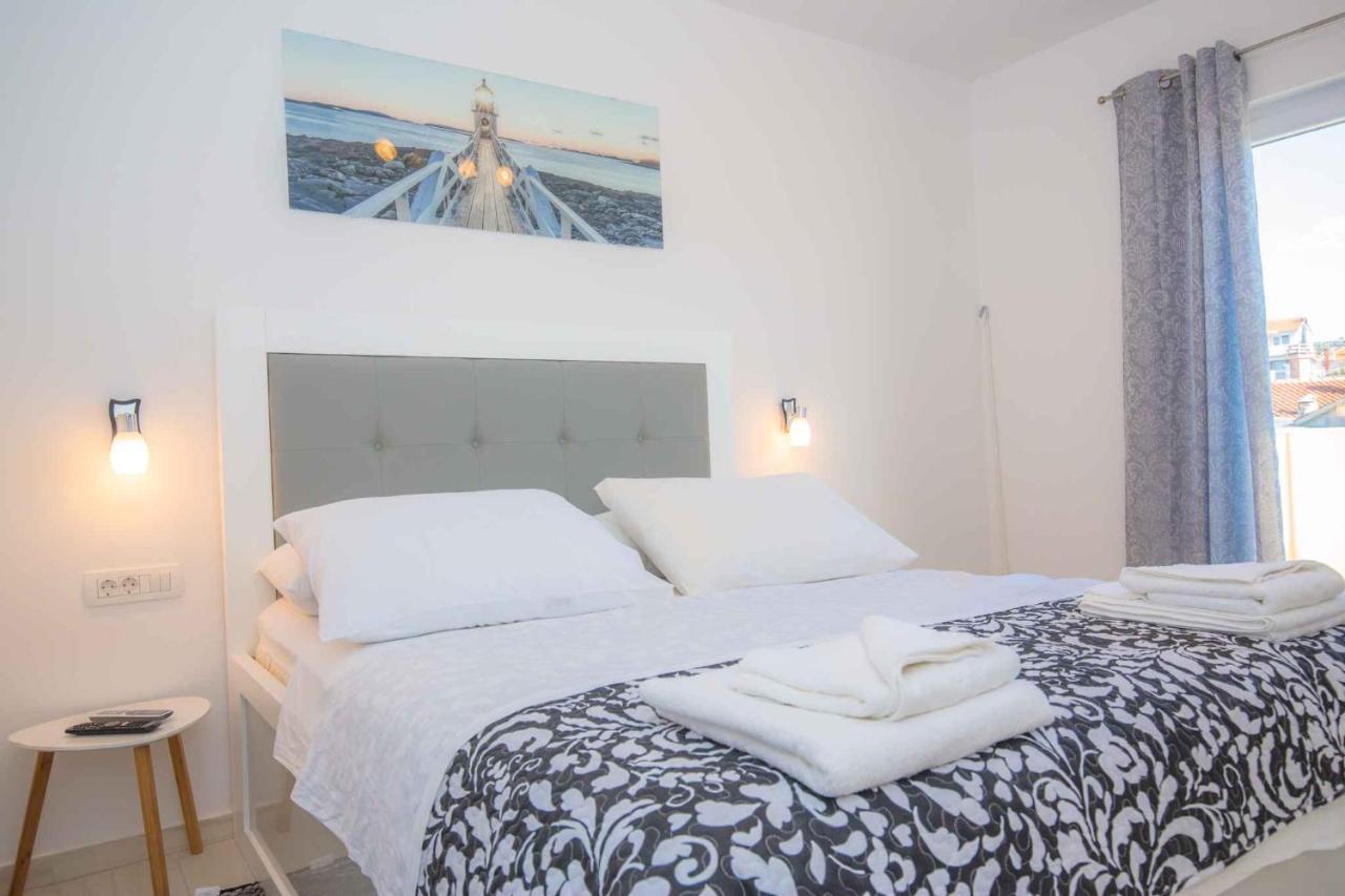 Apartments In Rogoznica 40364 외부 사진