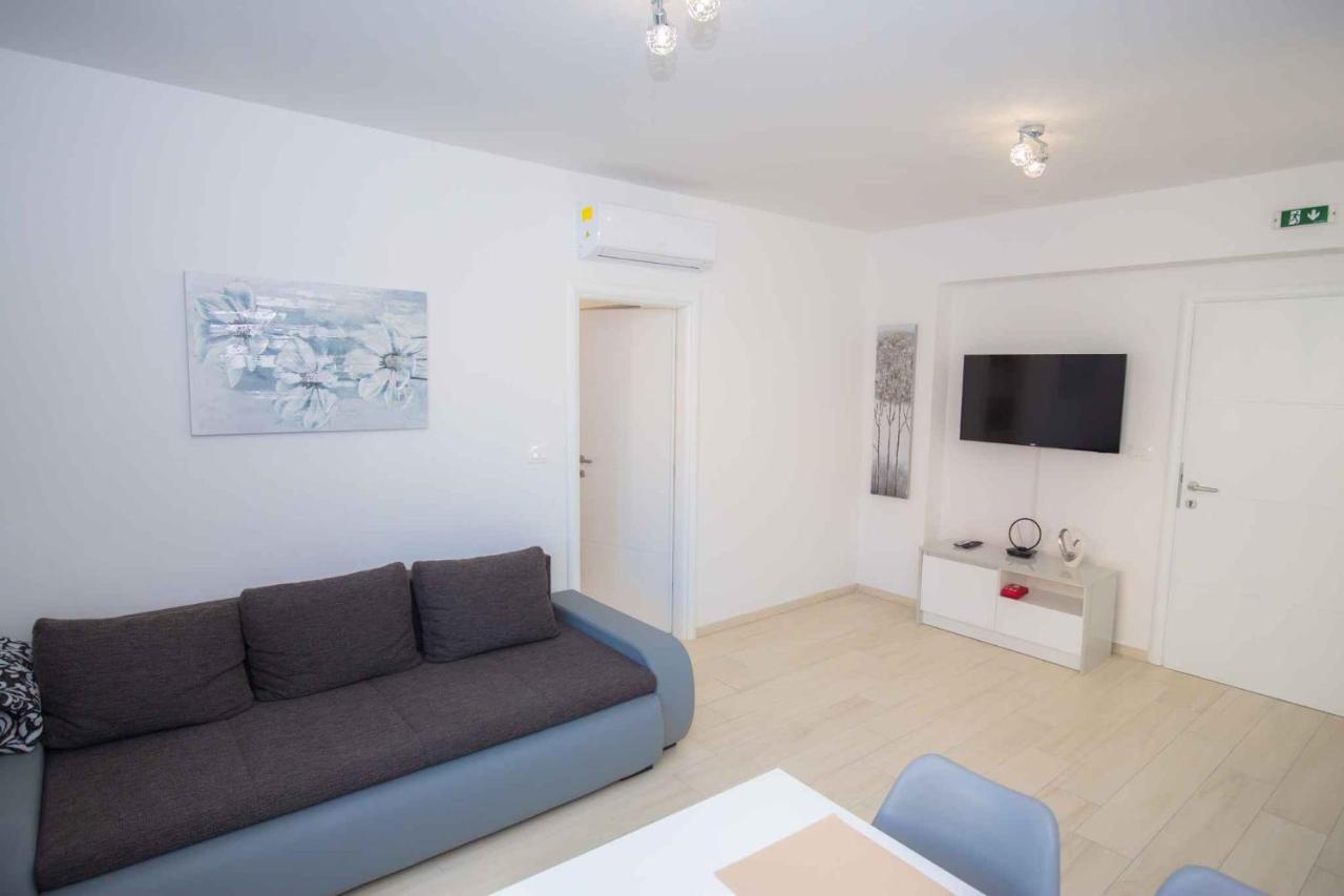 Apartments In Rogoznica 40364 외부 사진