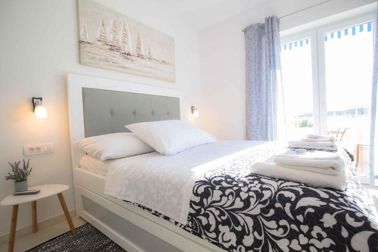Apartments In Rogoznica 40364 외부 사진