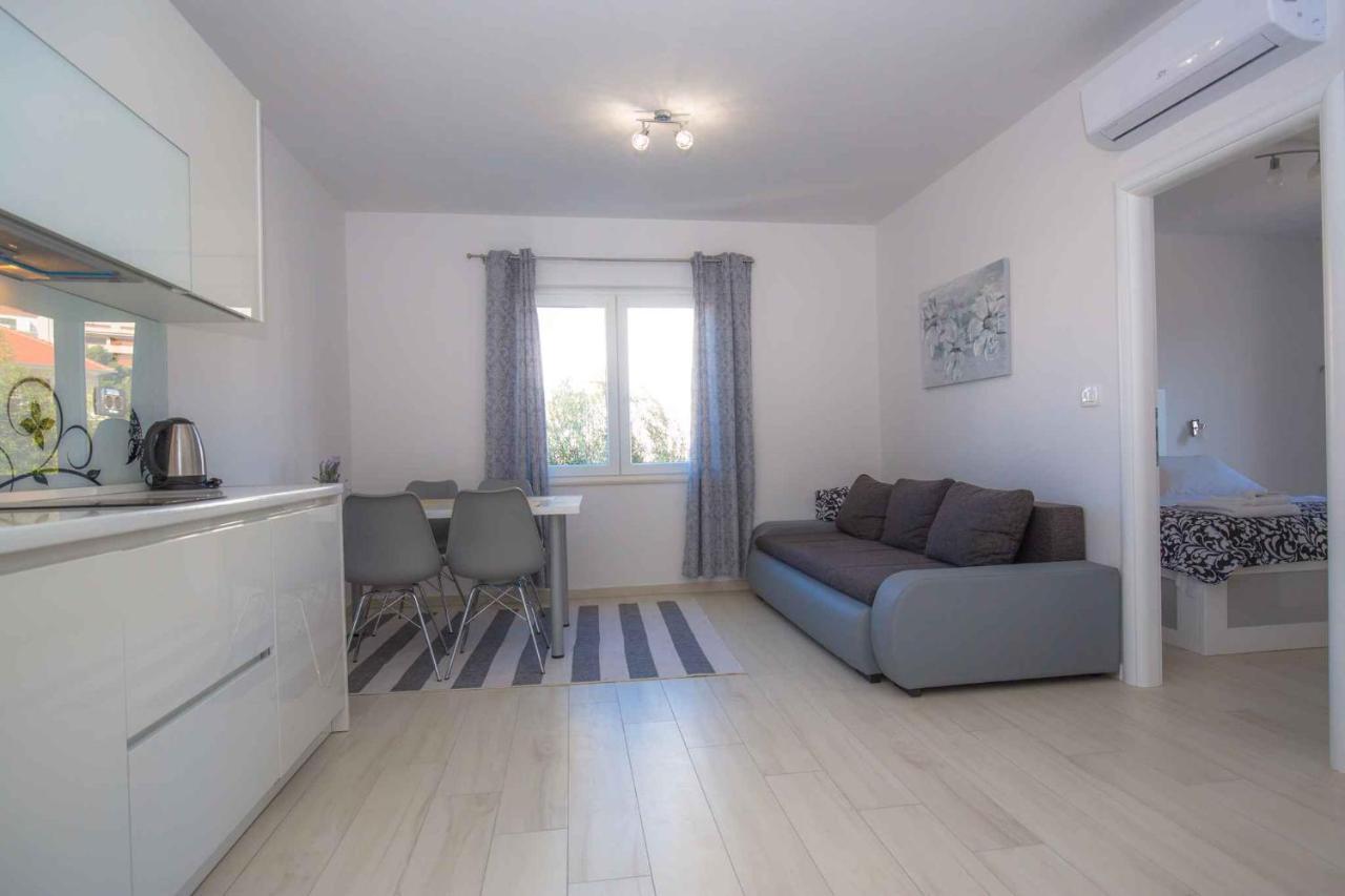 Apartments In Rogoznica 40364 외부 사진