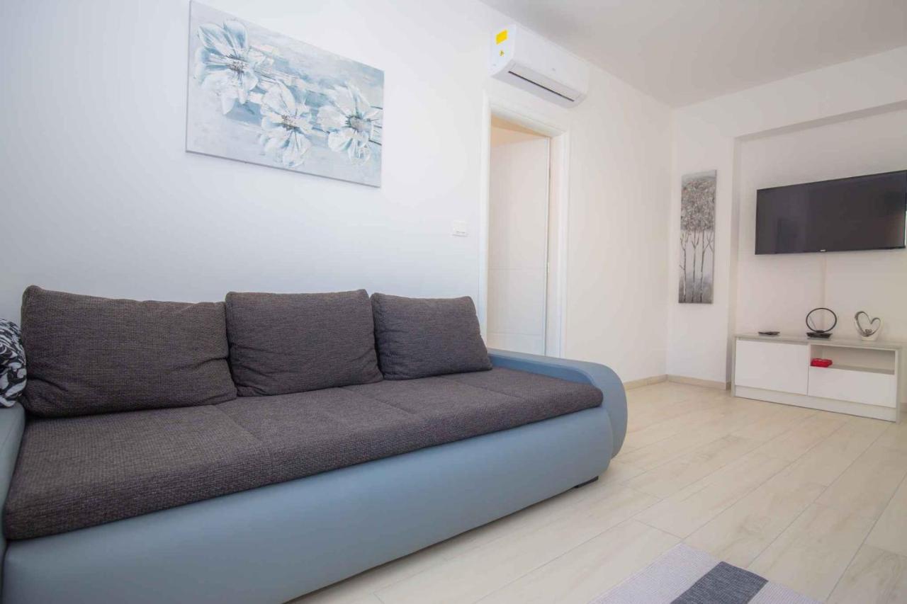 Apartments In Rogoznica 40364 외부 사진