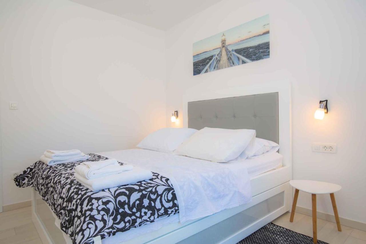 Apartments In Rogoznica 40364 외부 사진