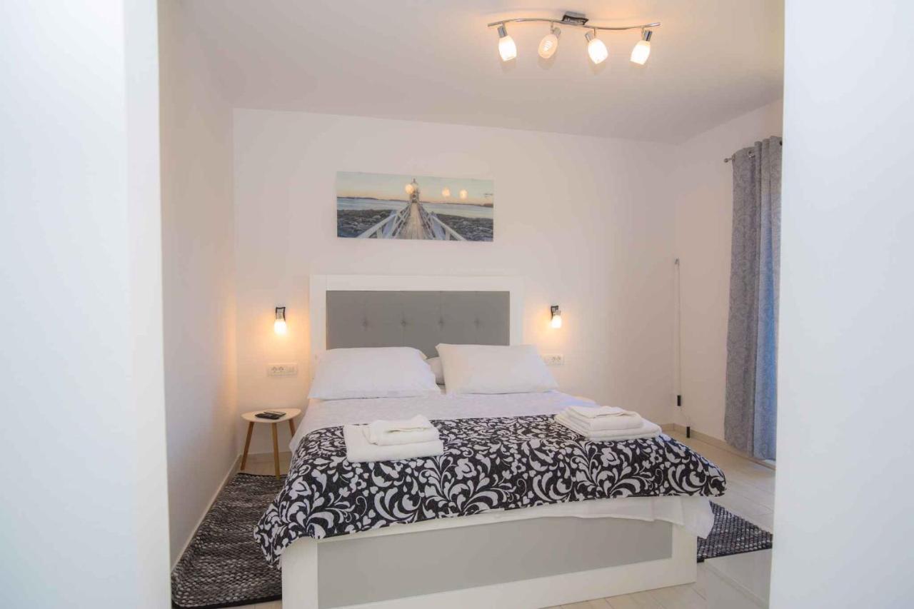Apartments In Rogoznica 40364 외부 사진