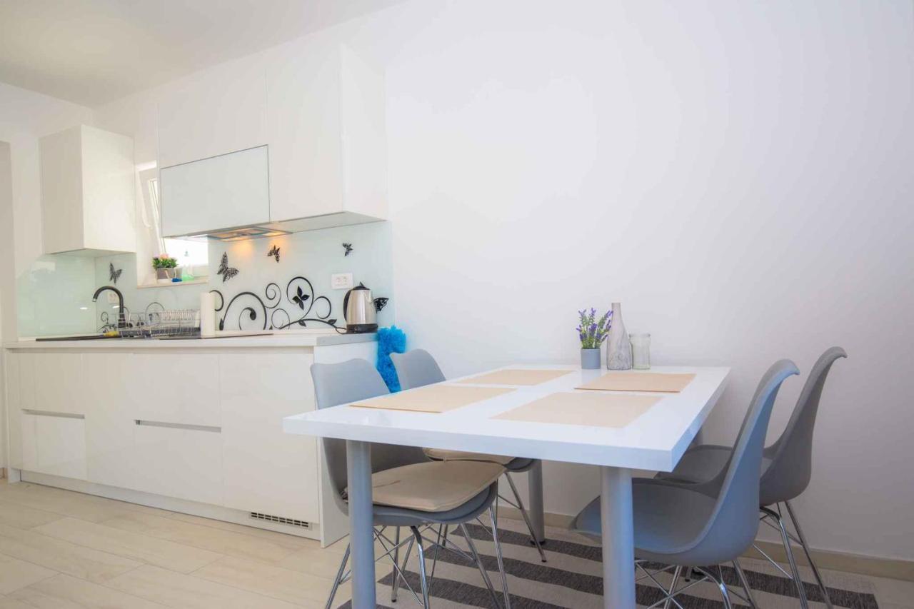 Apartments In Rogoznica 40364 외부 사진