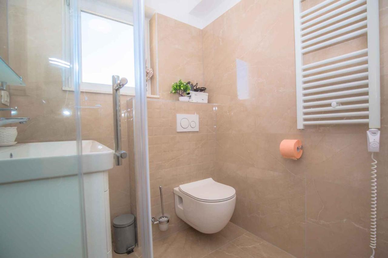 Apartments In Rogoznica 40364 외부 사진