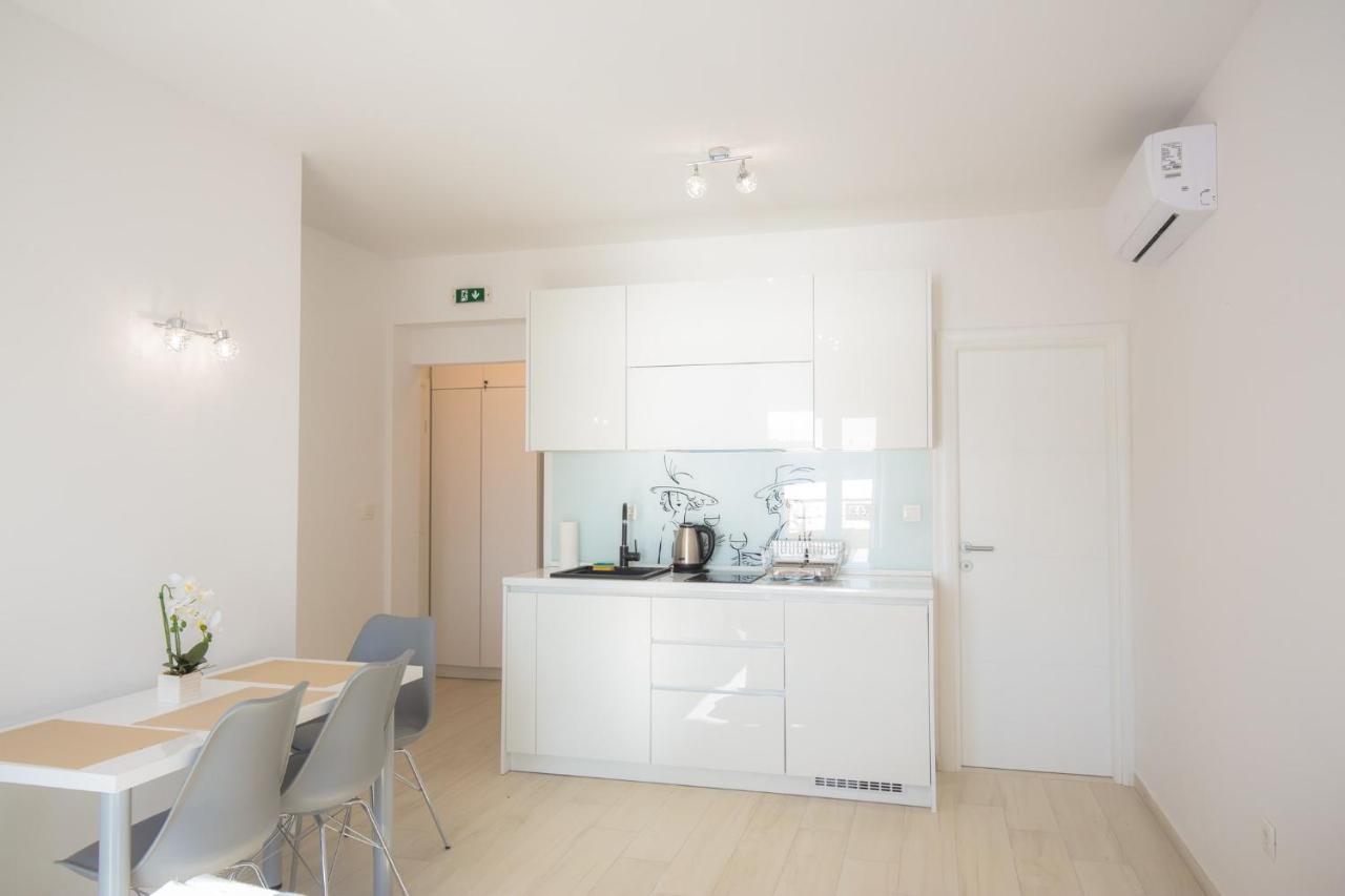 Apartments In Rogoznica 40364 외부 사진